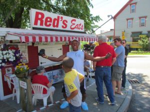 reds-eats-lobster-roll-in-me